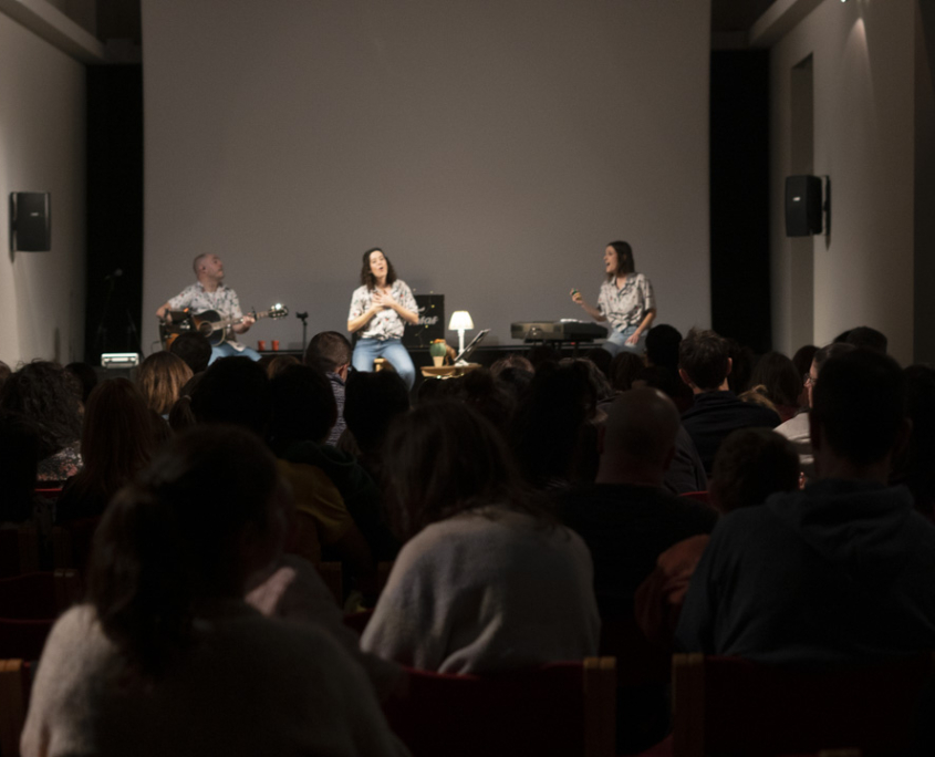 Feria de arte de 40 ilustradoras e ilustradores en el festival de MAZOKA